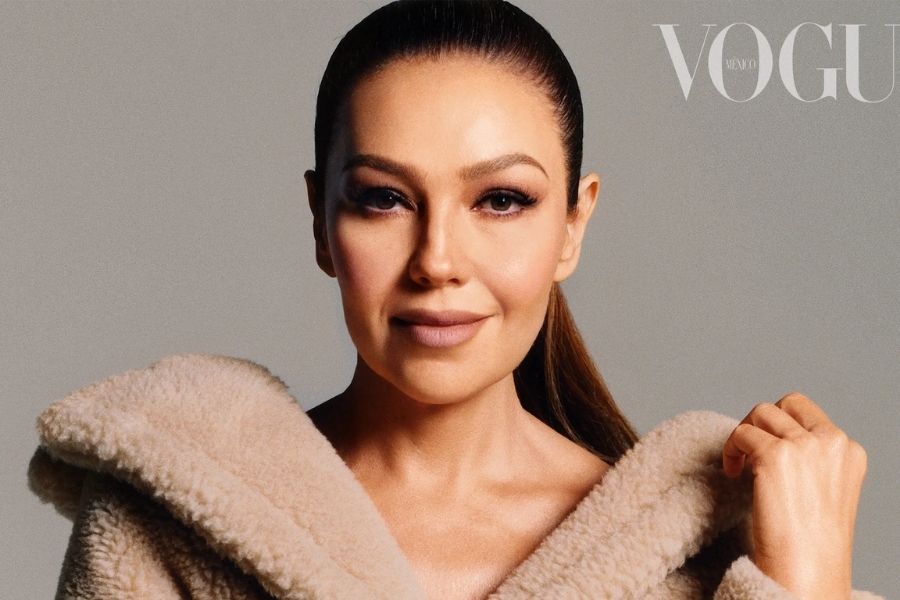 Thalía realiza desejo ao ser capa da Vogue México [Foto: Bjorn Iooss / Vogue México]