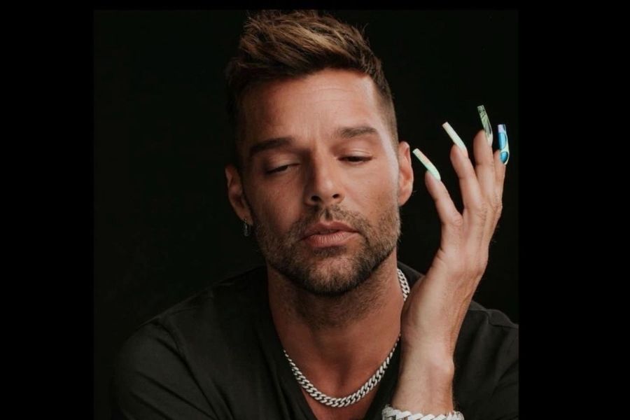 Ricky Martin é atacado por homofóbicos e responde nas redes sociais